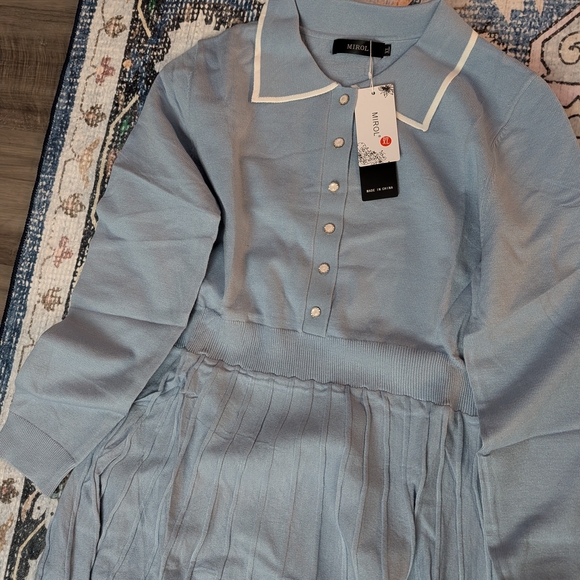 Chic Light Blue Button-Up Blouse - Picture 2 of 6